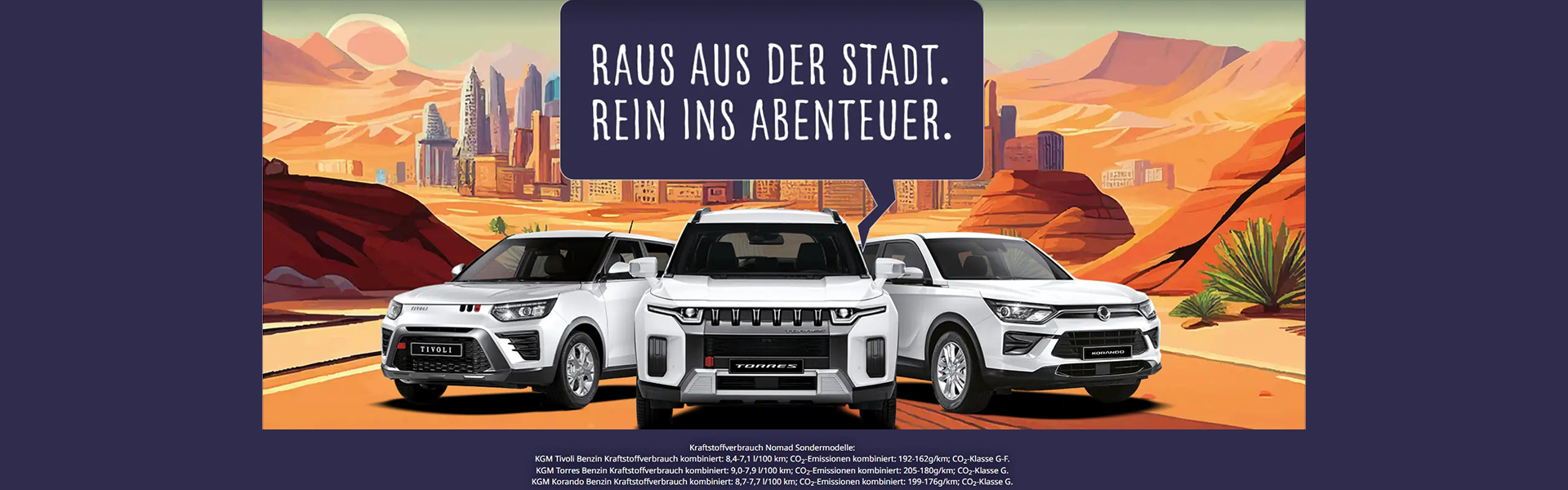 Drei weiße SUVs vor einer Wüstenlandschaft mit expressionistischem Stil.
